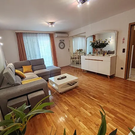 Azzuro Apartment