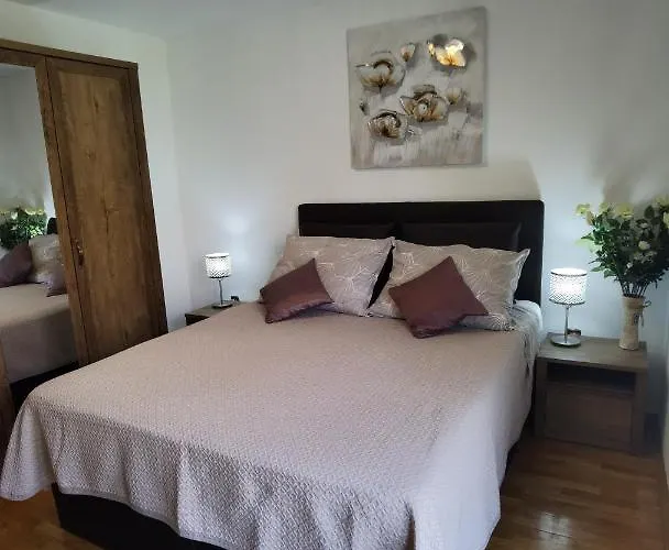 Azzuro Апартаменты Каштела