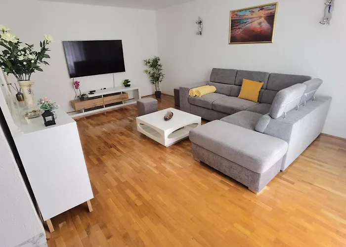 Azzuro * Каштела