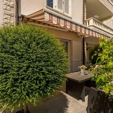 Azzuro アパート *